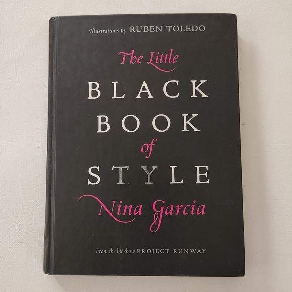 The Little Black Book of Style by Nina Garcia - Picture 1 of 15